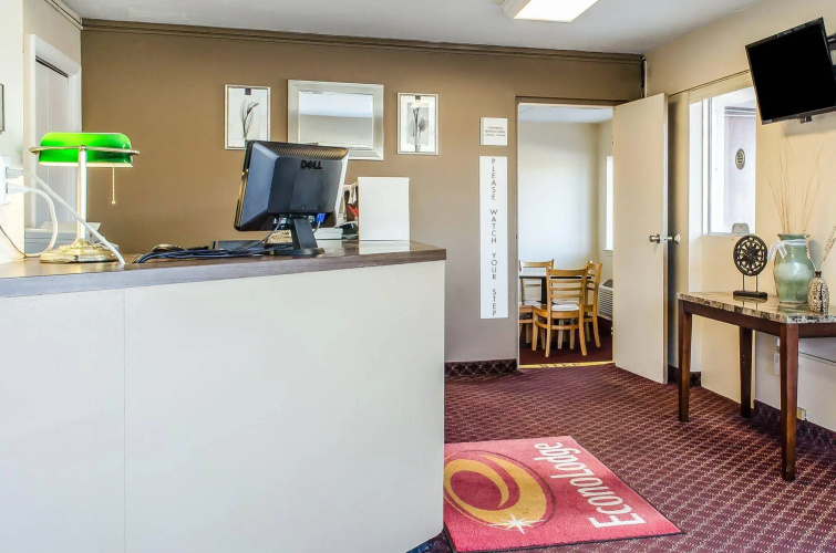Econo Lodge Northeast