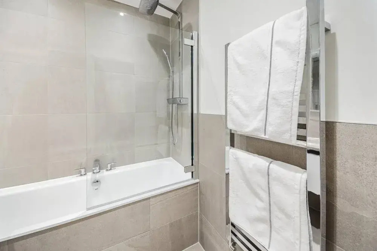 Classy 2 Bedroom Apartment By The Thames