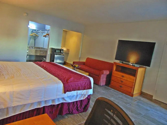 Ramada Kingman