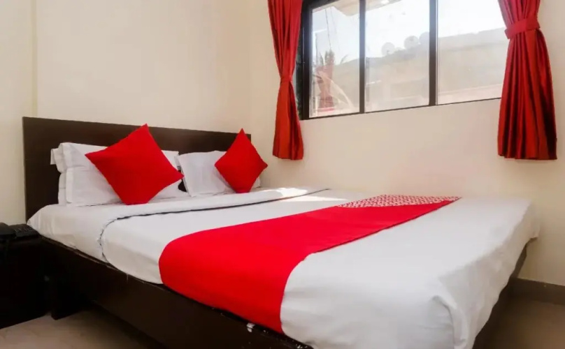 OYO 23285 The Diplomat Lodging
