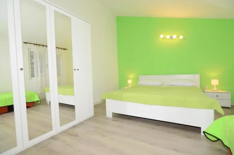 1 Bedroom Apartment with balcony and with mountain view