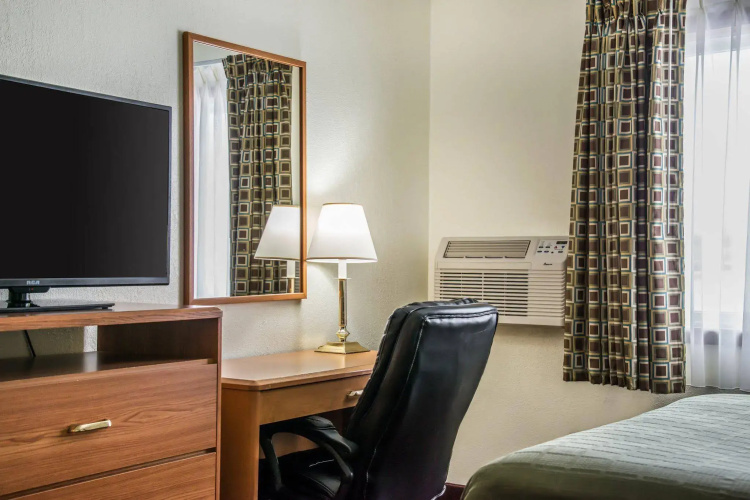 Hudson Inn & Suites