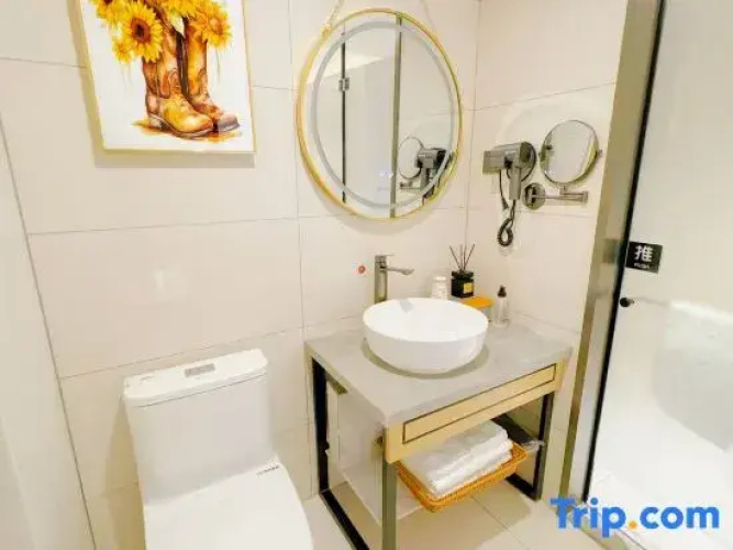 Yunhe Zhenpin Hotel