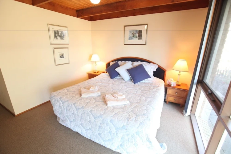 4 Bedrooms Cottage