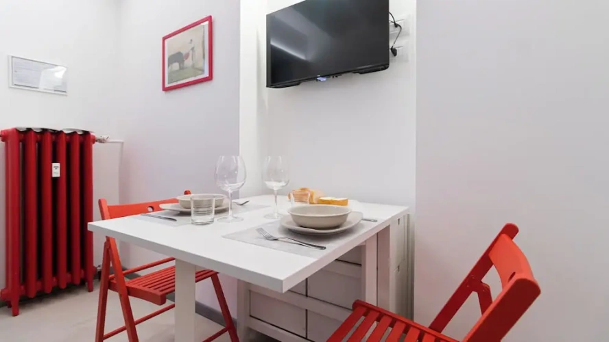2 Bedrooms Apartment