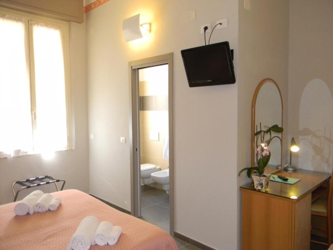 Standard Triple room with garden view