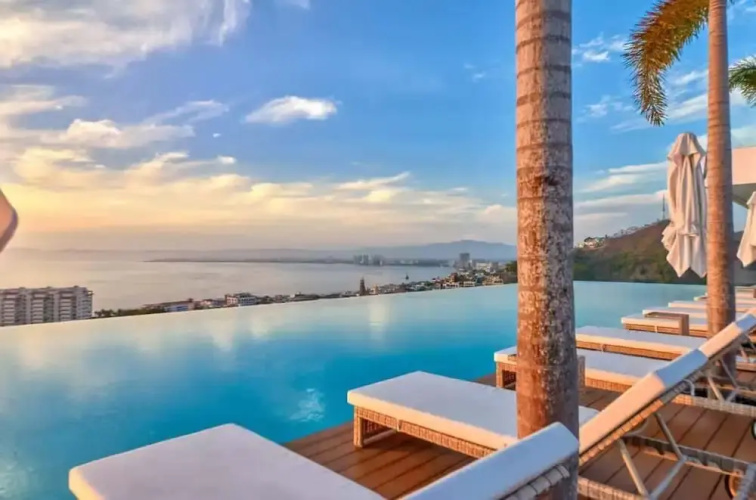 Soho PV Stunning Views Luxury Heated Rooftop Pool