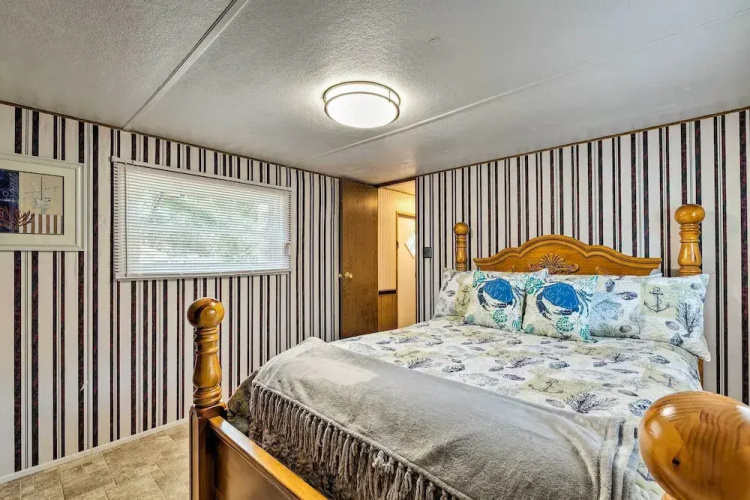 Cabin w/ Fire Pit, Walk to Steinhatchee River!