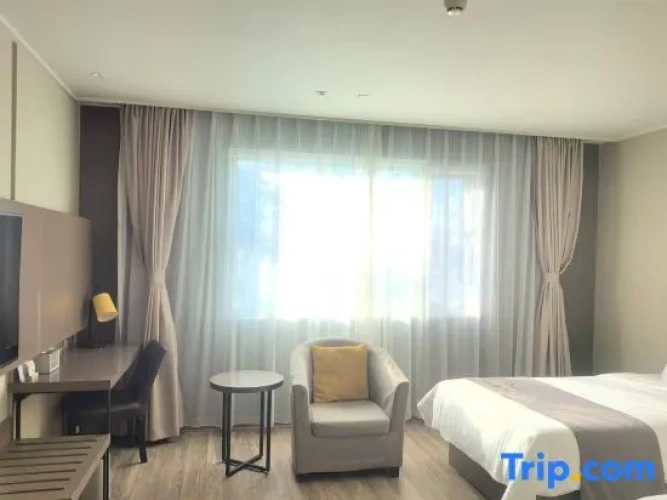 Superior Double room with street view