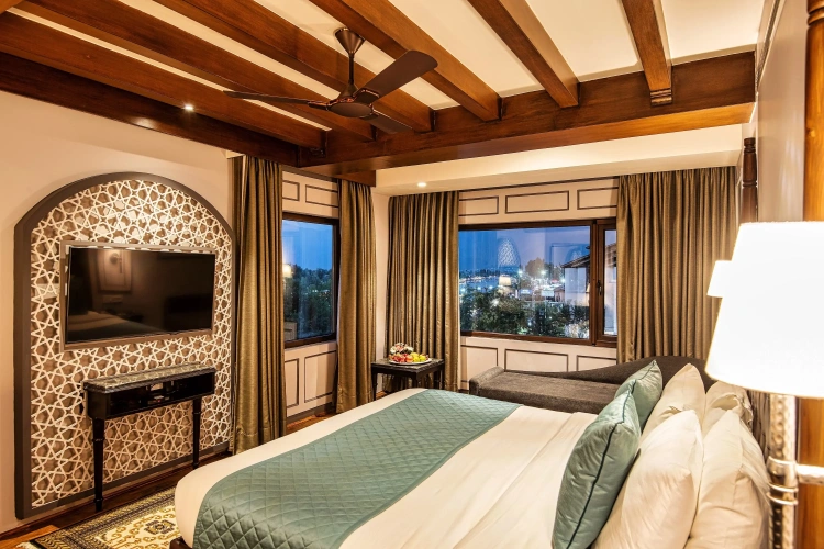 Premier room