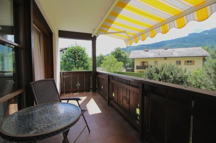 1 Bedroom Apartment with balcony and with mountain view