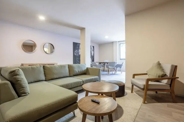 Relax & Recharge in Roma - Elevator - Sleeps 7