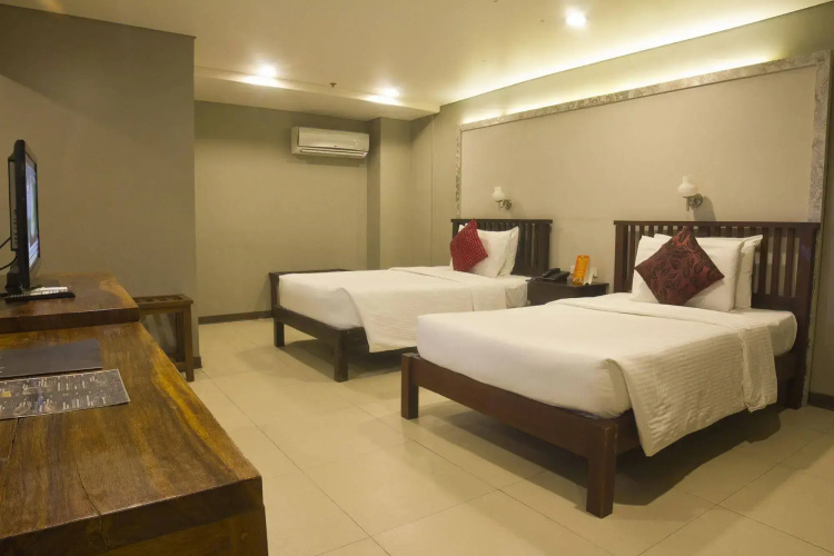 OYO 103 Artina Suites Hotel