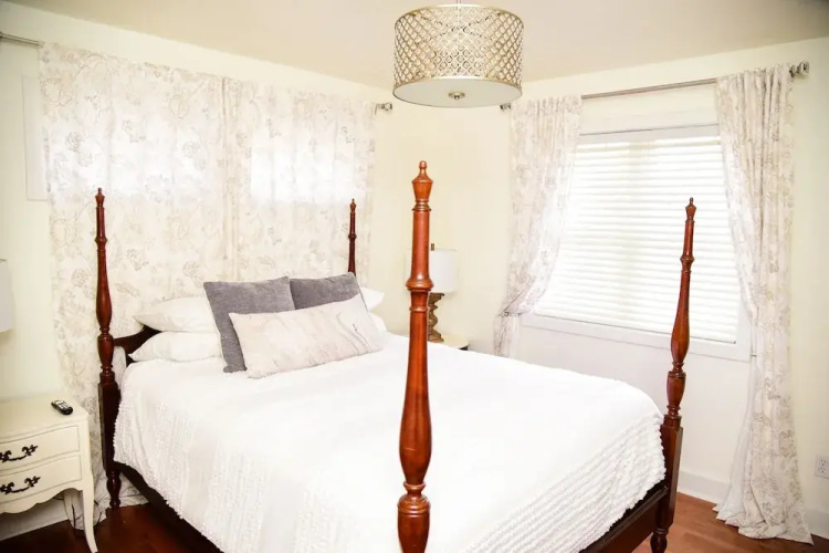 Azalea Inn Bed & Breakfast