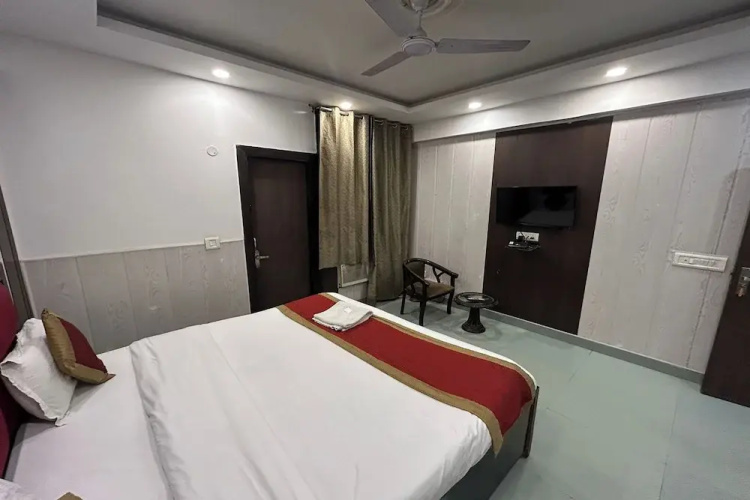 Hotel B K House