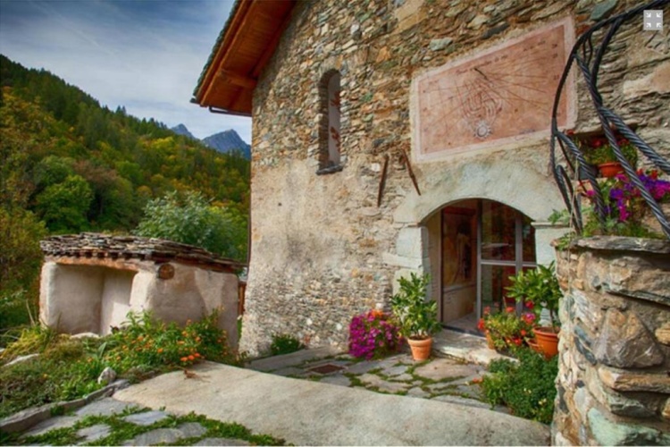 4 Bedrooms Cottage