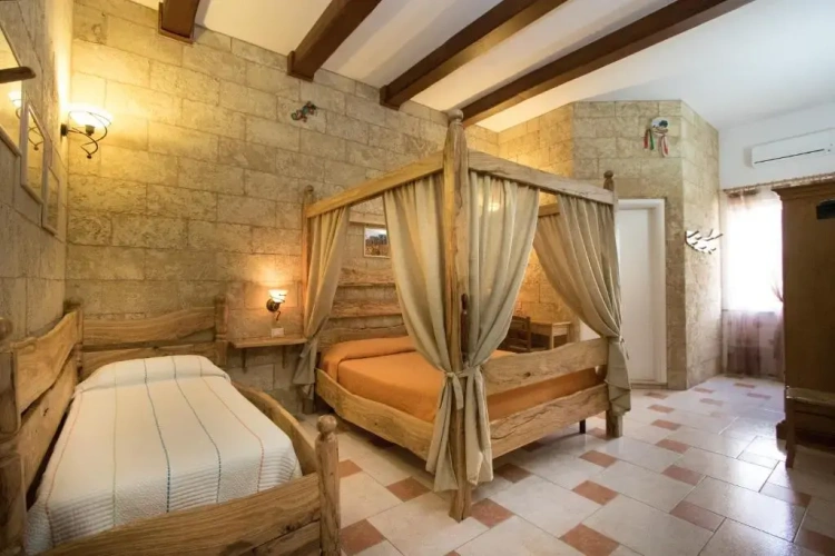 Standard Triple room