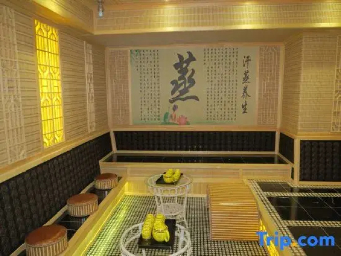 Guan County Hong Pu Traders Hotel