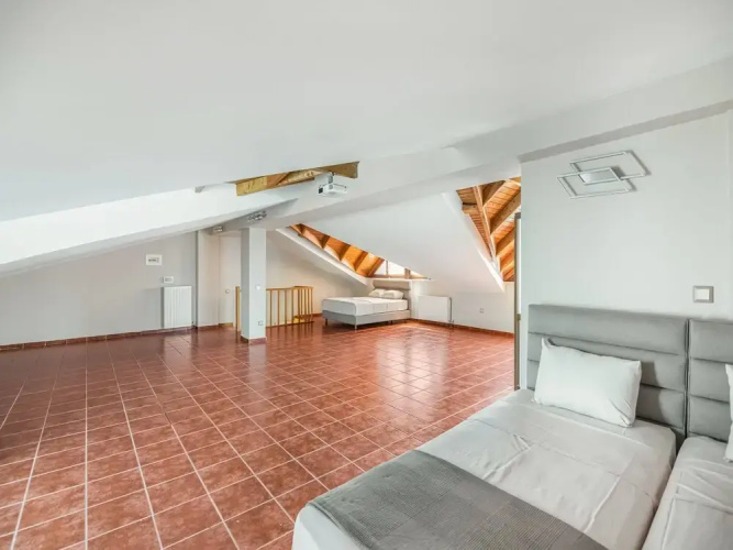Inviting Villa in Anavissos With Communal Pool