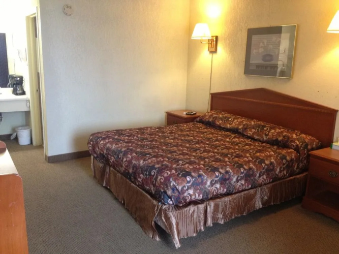 Woodridge Inn & Suites