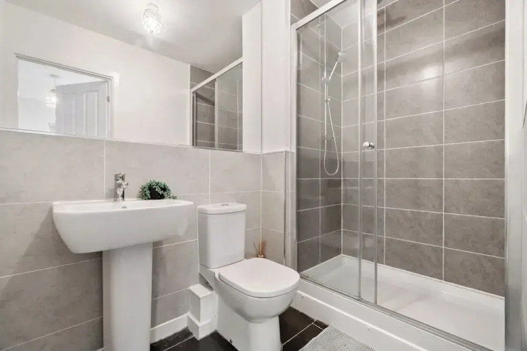 House - Sleeps 4 - Garden - Parking