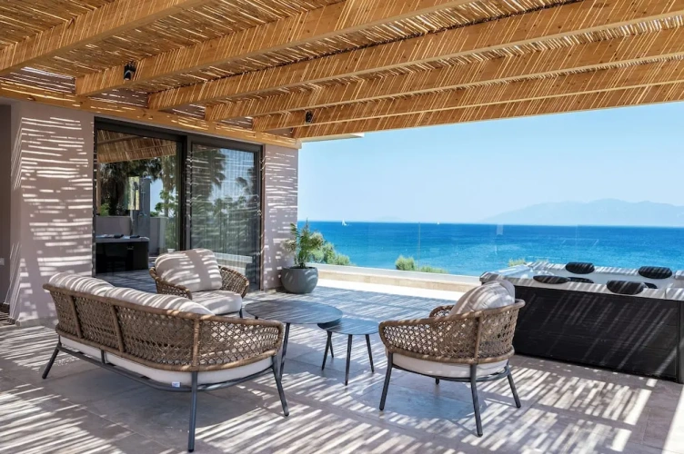 2 Bedrooms Grand Suite with sea view
