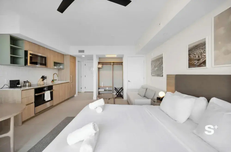 Sky High Stay Sleek Studio in Miami
