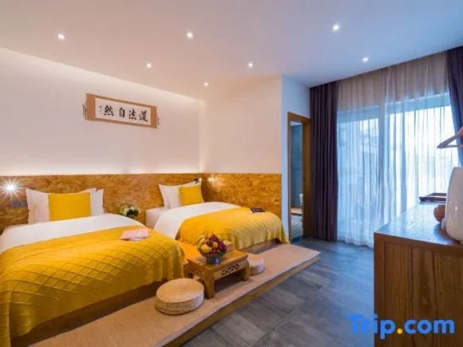Standard Twin room with mountain view