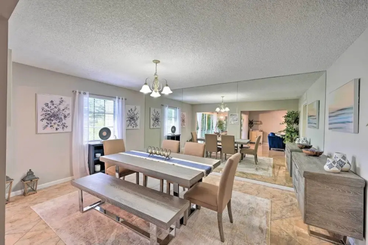 Naples Condo w/ Enclosed Balcony & Lake Views!