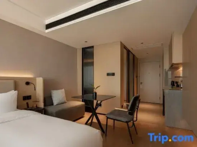 Deluxe Double room with city view