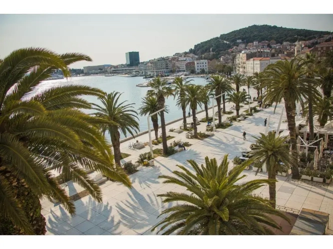 2 Bedrooms Luxury Apartment with sea view