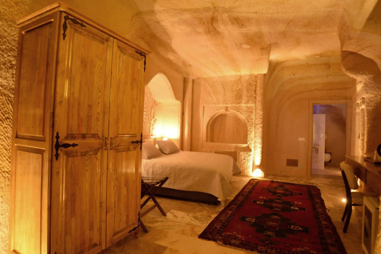 Crassus Cave Hotel