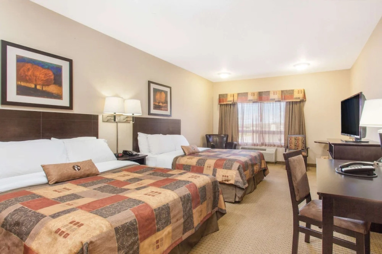 Ramada by Wyndham Pincher Creek photo 7