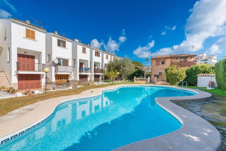 2 Bedrooms Single Apartment