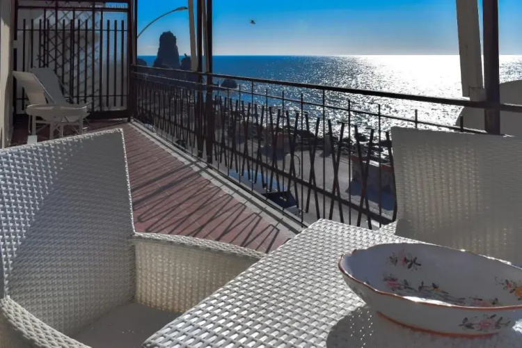 Acitrezza View