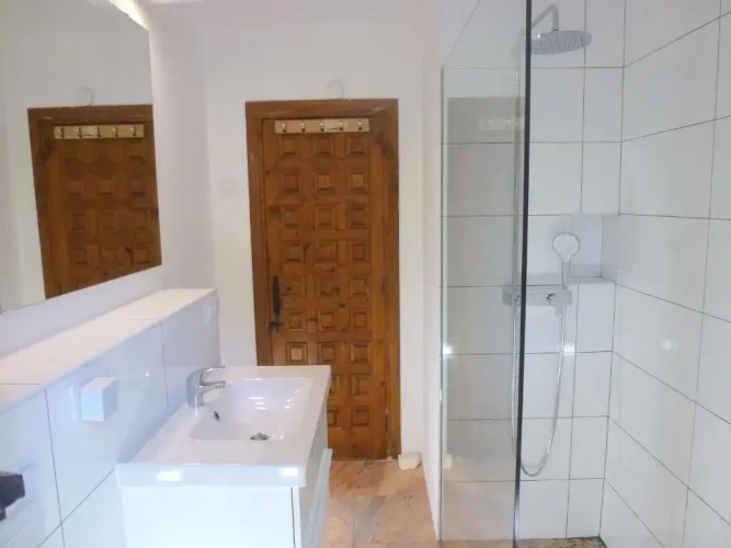 4 Bedrooms Cottage