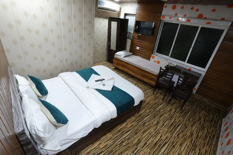 Standard Triple room