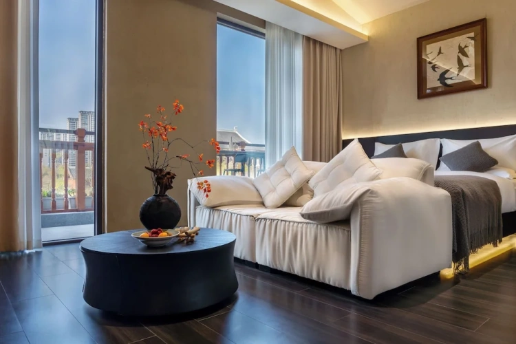 Luxury Double room with balcony and with lake view