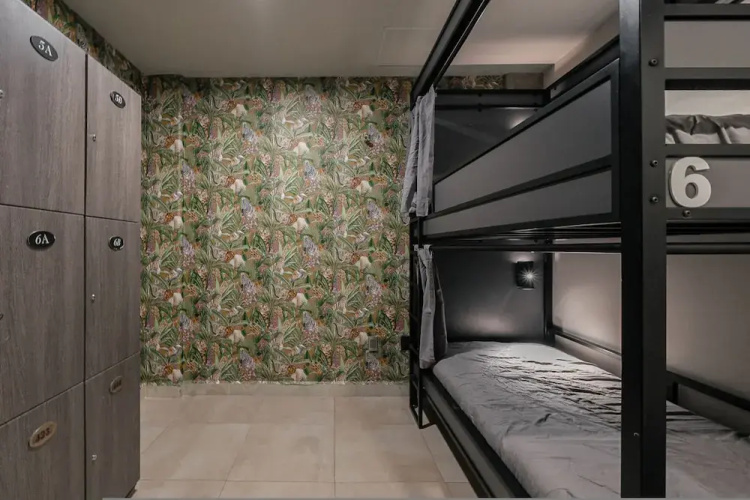 Low bed Mixed Shared Room