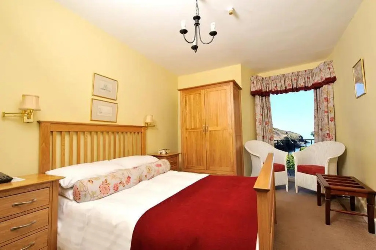 Port Gaverne Hotel