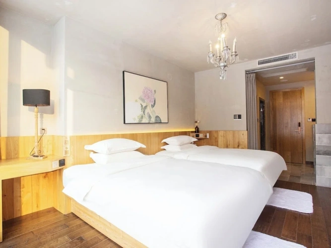 Standard Twin room with balcony