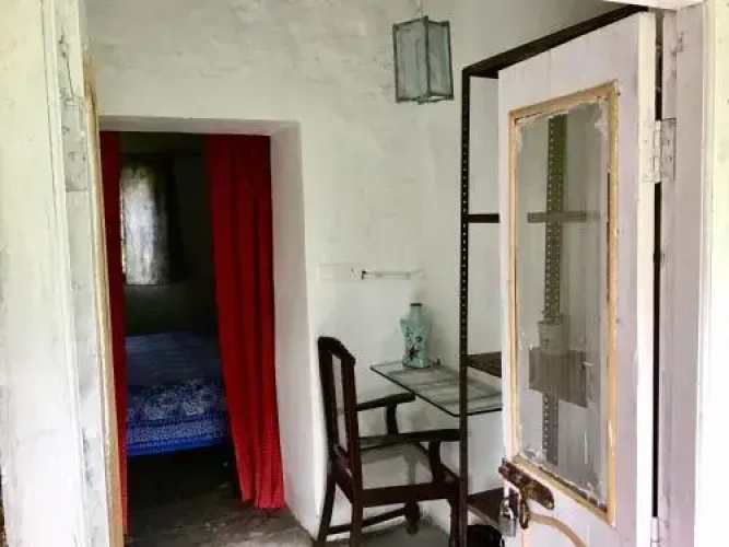 Old British House