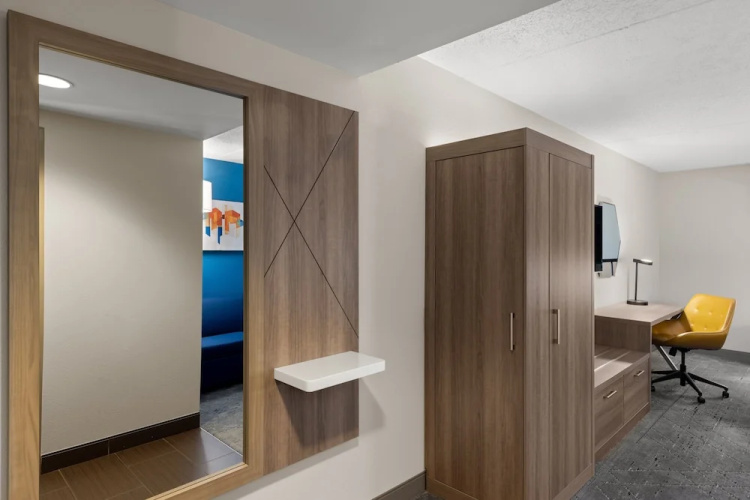 Comfort Suites