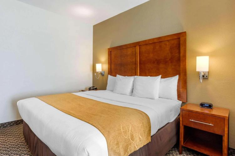 Comfort Suites