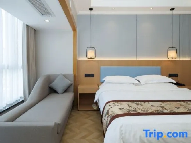 Deluxe Triple Family Suite