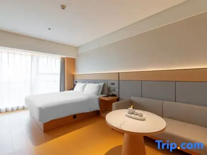 Standard Double room with street view