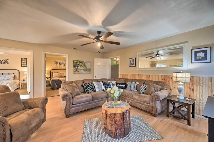 Pet-friendly 'shady Oaks' Broken Bow Gem w/ Patio!