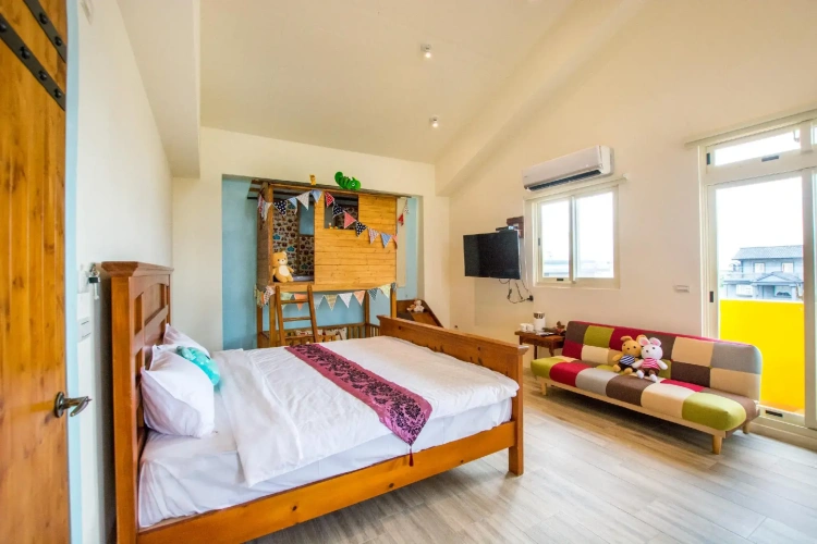 Standard Quadruple room with view