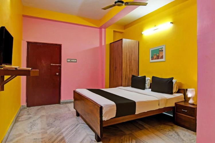 Flagship 75235 Hotel Red Rose