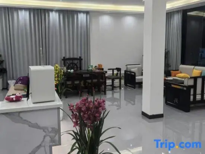 Jinglu Homestay